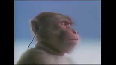 orslon con walkman escuchando