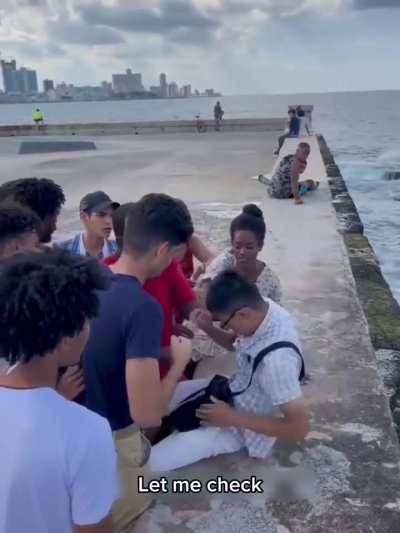 Power of great Zhongguo passport! ✊