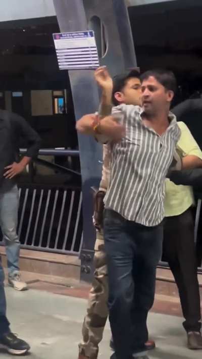 Delhi metro mae swagat hae