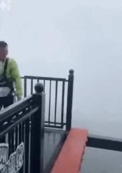 Весёлый аттракцион