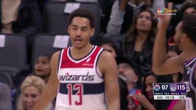 [Highlight] Jordan Poole hits the three in Malik Monk's face and gets handsy with him as they go to timeout