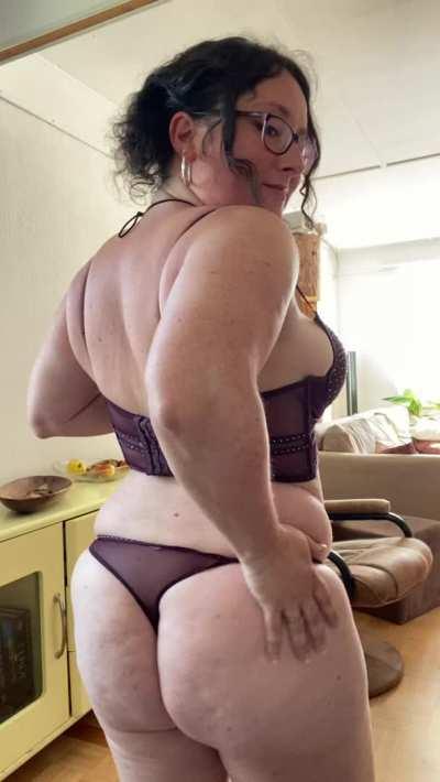 I wanna drain your balls using my mouth, would you let me?