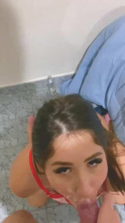 I love paiting my face with milk