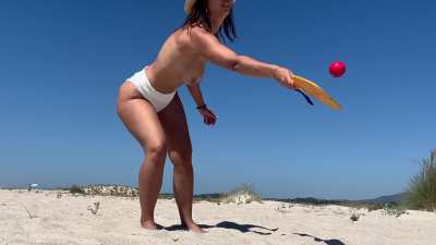 Just playing on the beach, nothing to see here 😉