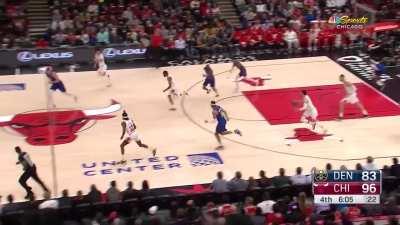 [Highlight] Lavine looks to pass ahead to Ball on the fastbreak. Lonzo directs him to pass to Ayo instead, and then to throw it up to him for the huge oop!