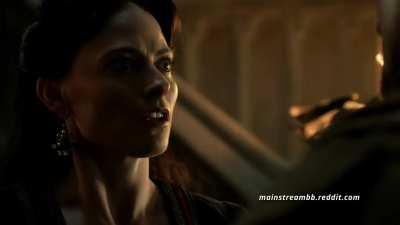 Lara Pulver Squeezes a Man’s Balls in Da Vinci’s Demons 2x1