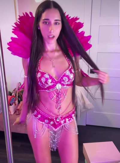 So cute with the hips 😵‍💫