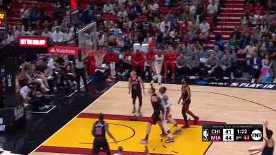 [Highlight] Max Strus buries his 6th triple of the half giving him 23 points