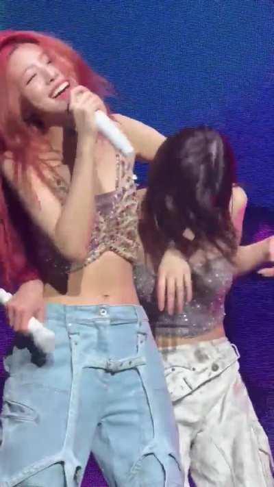 ITZY - Yuna and Yeji