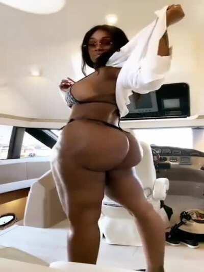 Maddy at her thickest. Boat chronicles, part 1