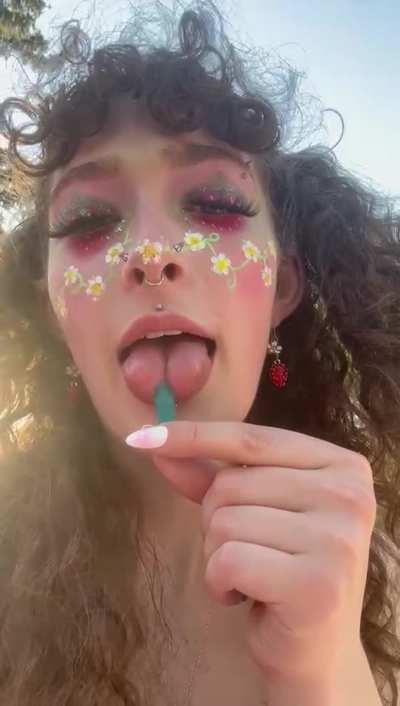 Chances are you might be a little bit bigger then this gummy guy ;))) or atleast I’d hope so 😂🙌🏻