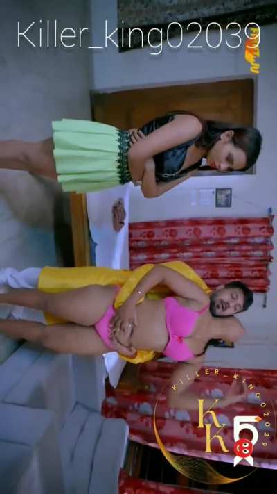 Indian curvy girl’s navel fingered and enjoyed. 
