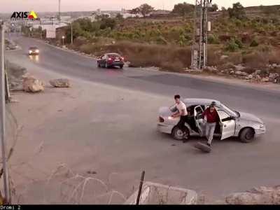 Palestinian tries to throw a molotov