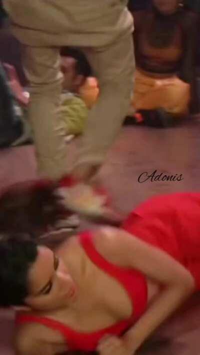 Best boobs show by shraddha..completely falling out of her bra😍🍎🍎🥛🥛💦💦