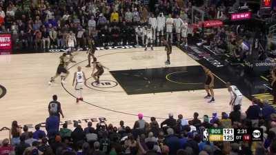 [Highlight] Trey Jackson Davis denies Jaylen Brown at the rim