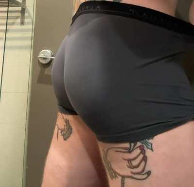[m]y post workout ass is too good not to share