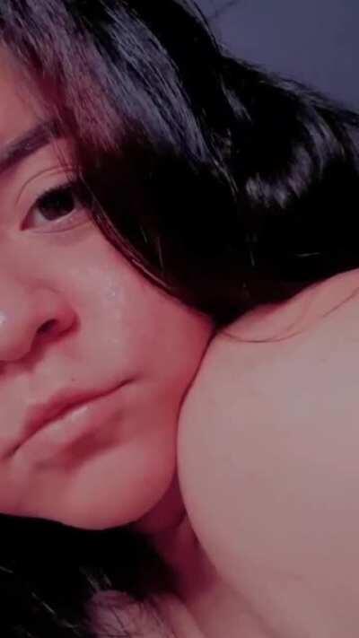 Que me harías?🥰 manda DM para que pueda saber 🥺 y upvote para una nude cuando hablemos 🥰👀