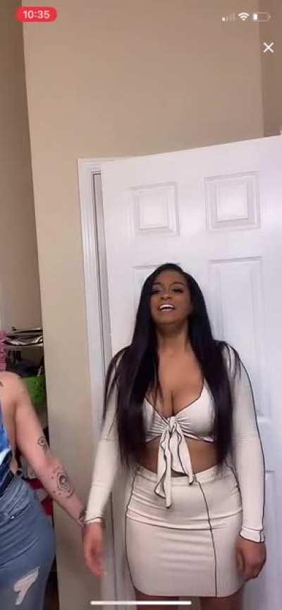 Part 1 friend nip slip😍