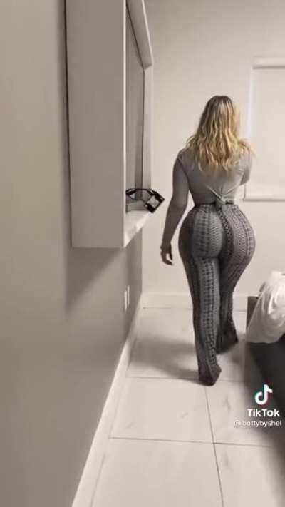 Soft & Jiggly No.326 (You Know Who It Is)😍🍑