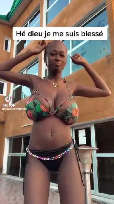 have you ever er seen anyone more beautiful?poupeemimistar