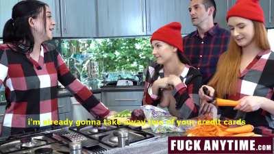 Freeuse Family Cum Together for Thanksgiving Dinner