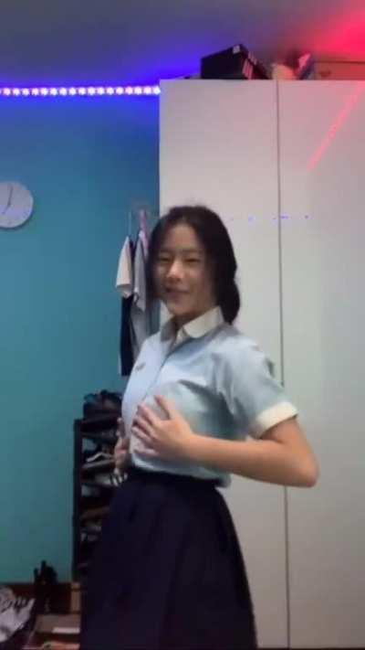 OG chloe 🤤 dm me what you would do to her