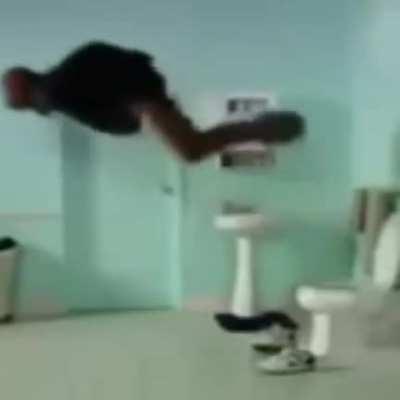 Woah toilet man fly 😳