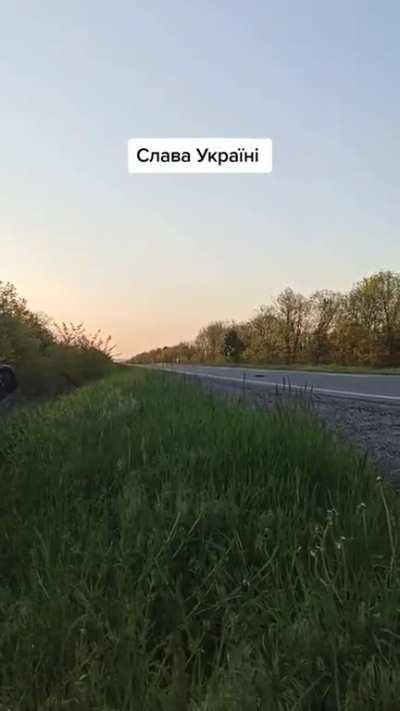 Ukrainian soldiers sneak up then attempt to hit a unknown Russian vehicle with a NLAW