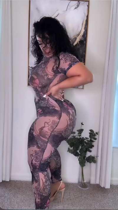 She high fived herself without using her hands 😍