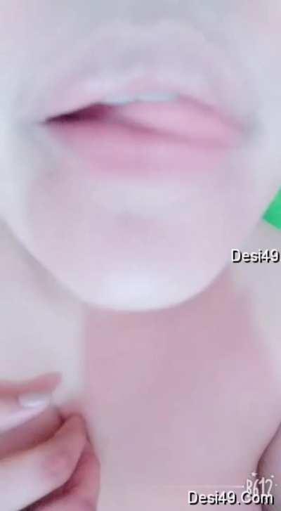 Cute Indian 🍑girl playing with her 💋sexy body