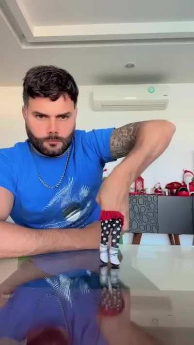 dancing salsa with fingers