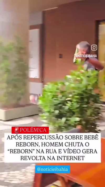 🔞 CENAS FORTES: Homem espanca bebê reborn e choca a Internet.