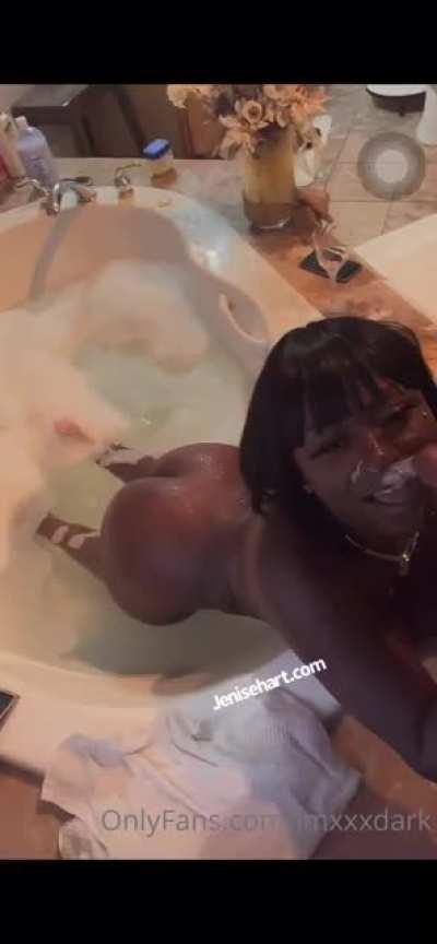 She really the goat 😩😩😩 6$ for the full video