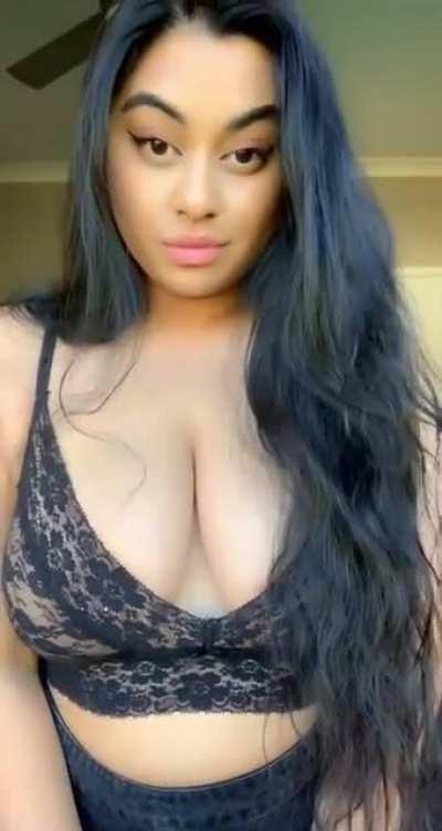 Love a bit of black lace 🖤