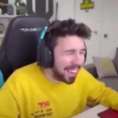 O VEGETAA ME LA A METIDOOO 😳