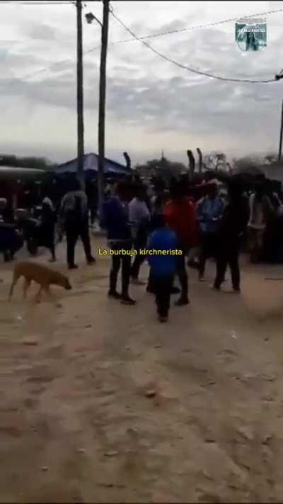 Bolivianos retiran el DNI argentino para votar el domingo