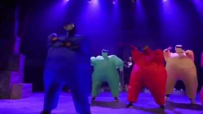 Gece gece aklıma geldi gülme krizine girdim aq