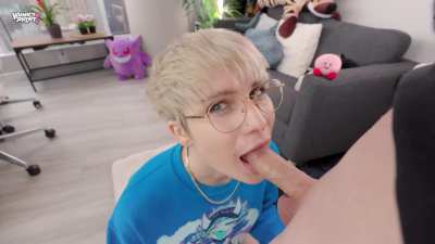 🔊 The weather keeps getting colder in November. Does anyone wanna cuddle and keep me warm??? ❄️😊