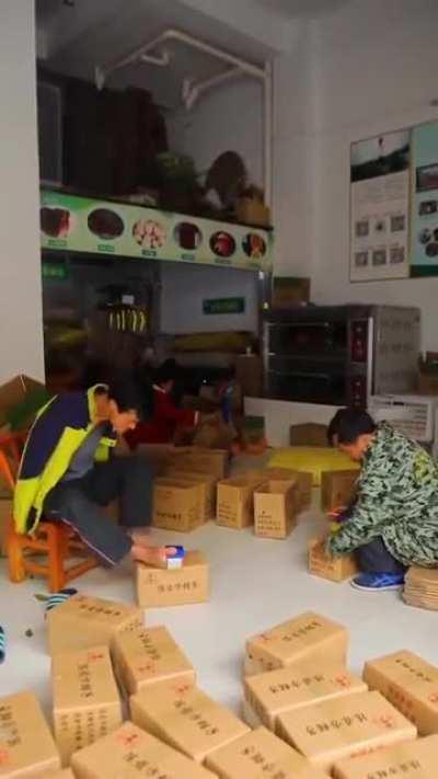 This armless man can work faster than most of us with arms.