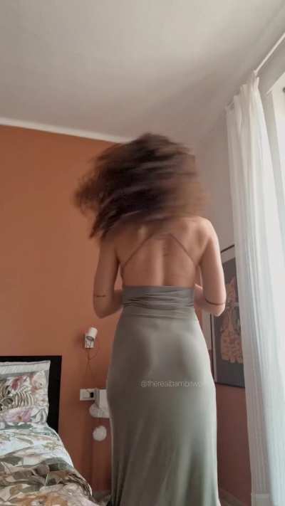 Volevo solo mostrarvi il mio vestito preferito 🤭 cosa ne pensate?