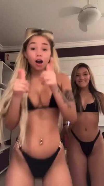 Thallita e sua amiga!