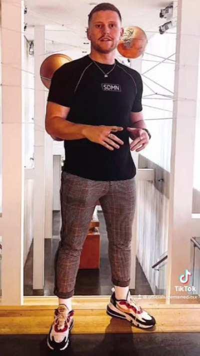 He’s a Victoria secret super model 💙💙 please follow my sidemen edits TikTok guys the account is @officialsidemeneditsx