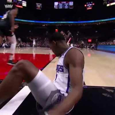 [Highlight] De'Aaron Fox makes the field goal before he is tackled at the Blazers goal-line