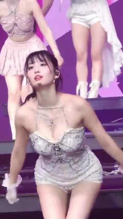 TWICE-Momo
