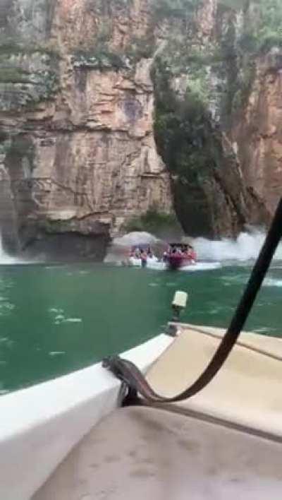 Canyon falling over boats this morning in Minas Gerais, Brazil