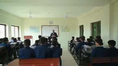 ‏اللہ تعالیٰ کے فضل و کرم سے بھکر کی سرزمین پر علم و دانش کا وہ دیا روشن کر دیا ہے جو نسلوں کو جلا بخشے گا۔ دانش سکول کا افتتاح محض ایک عمارت کی تکمیل نہیں بلکہ پسماندہ طبقات کے بچوں کو ترقی کے مرکزی دھارے میں شامل کرنے کا میثاق ہے۔ کتابوں سے دوستی ہی وہ 
