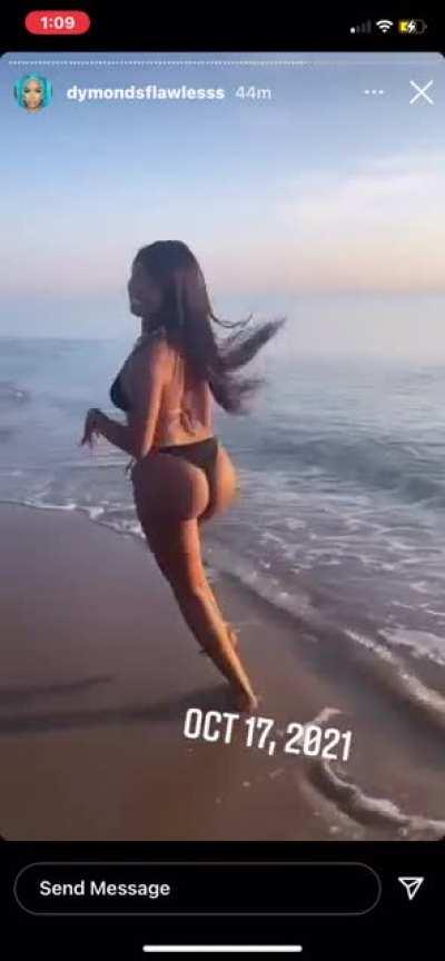 Look at that ass jiggle😍