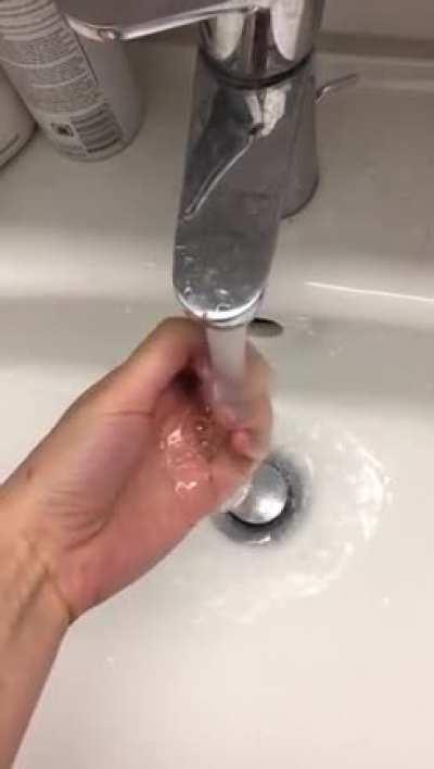 I tried out nail polish that changes color based on temperature and it feels pretty fucking magical