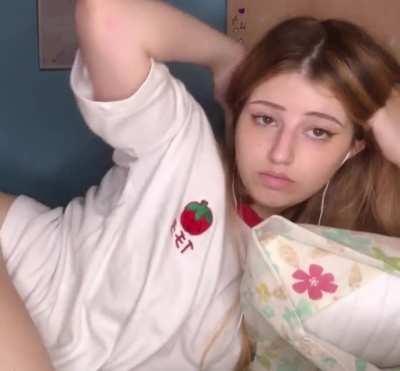 Lay down next to me?🥺