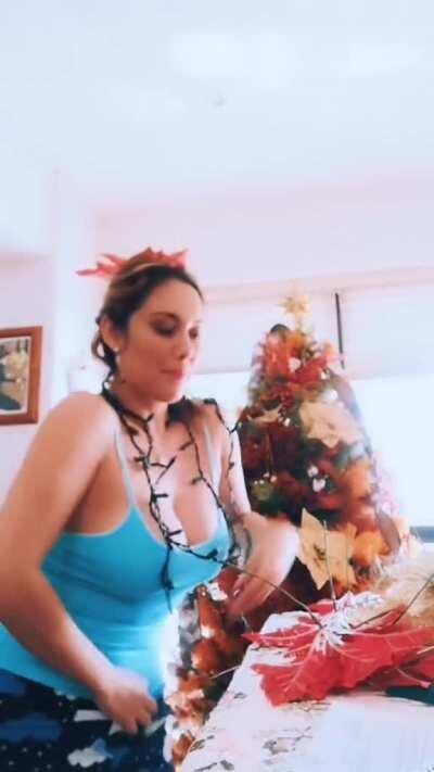 Sugey Abrego sin bra